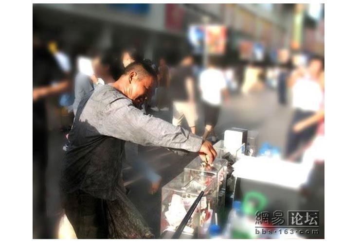 他们，令世界动容！各地乞丐捐款抓拍！