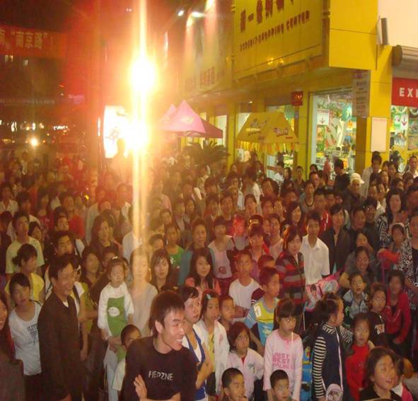 蒙牛酸酸乳奔向北京成就音乐梦想天台大型路演活动