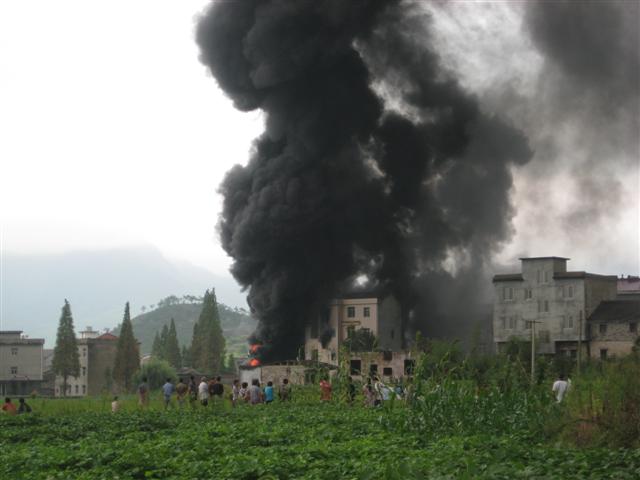 三合塘下村发生大火