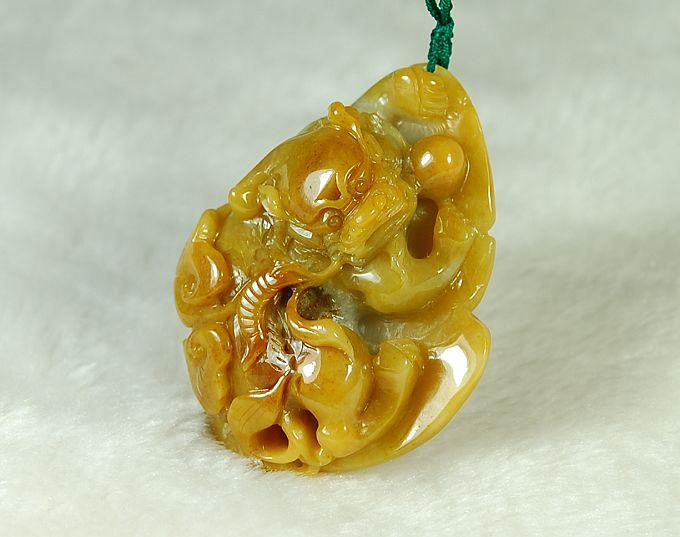 转让一个大型的翡翠貔貅把件，有人要嘛？