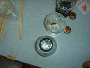 瓶装可口可乐内发现不明沉淀异物