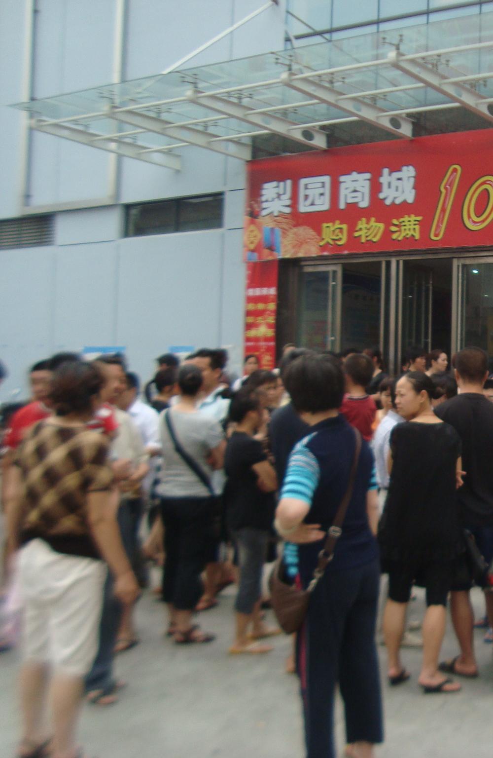 去县府"赶集"了!