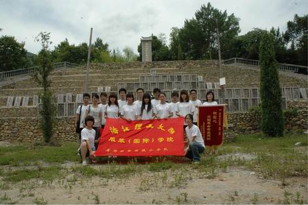 [推荐][转帖]浙江理工大学大学生骨干与天台县小学生共同讲述“我与红领巾的故事”