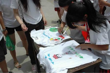 [推荐][转帖]浙江理工大学大学生骨干与天台县小学生共同讲述“我与红领巾的故事”