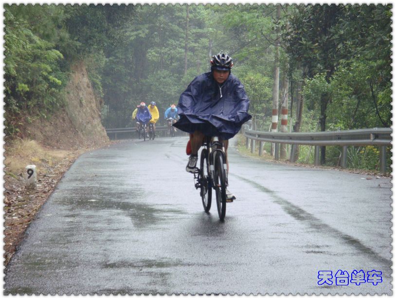 雨中骑行2.jpg